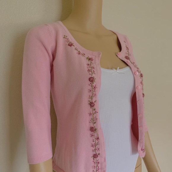 pink embroidered floral cardigan🎀 - Picture 2 of 4